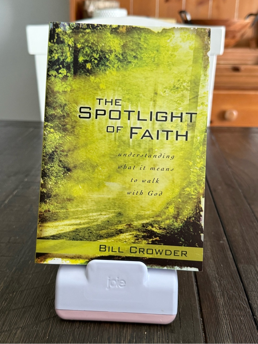 PB/book The Spotlight of Faith: Understanding What It Means to Walk with God.
